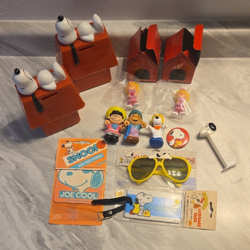 Snoopy Collectible Set with Sunglasses and Figures